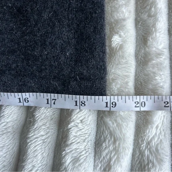 Lord & Taylor Cashmere Grey Turtleneck Sweater Womens XS - Picture 9 of 10